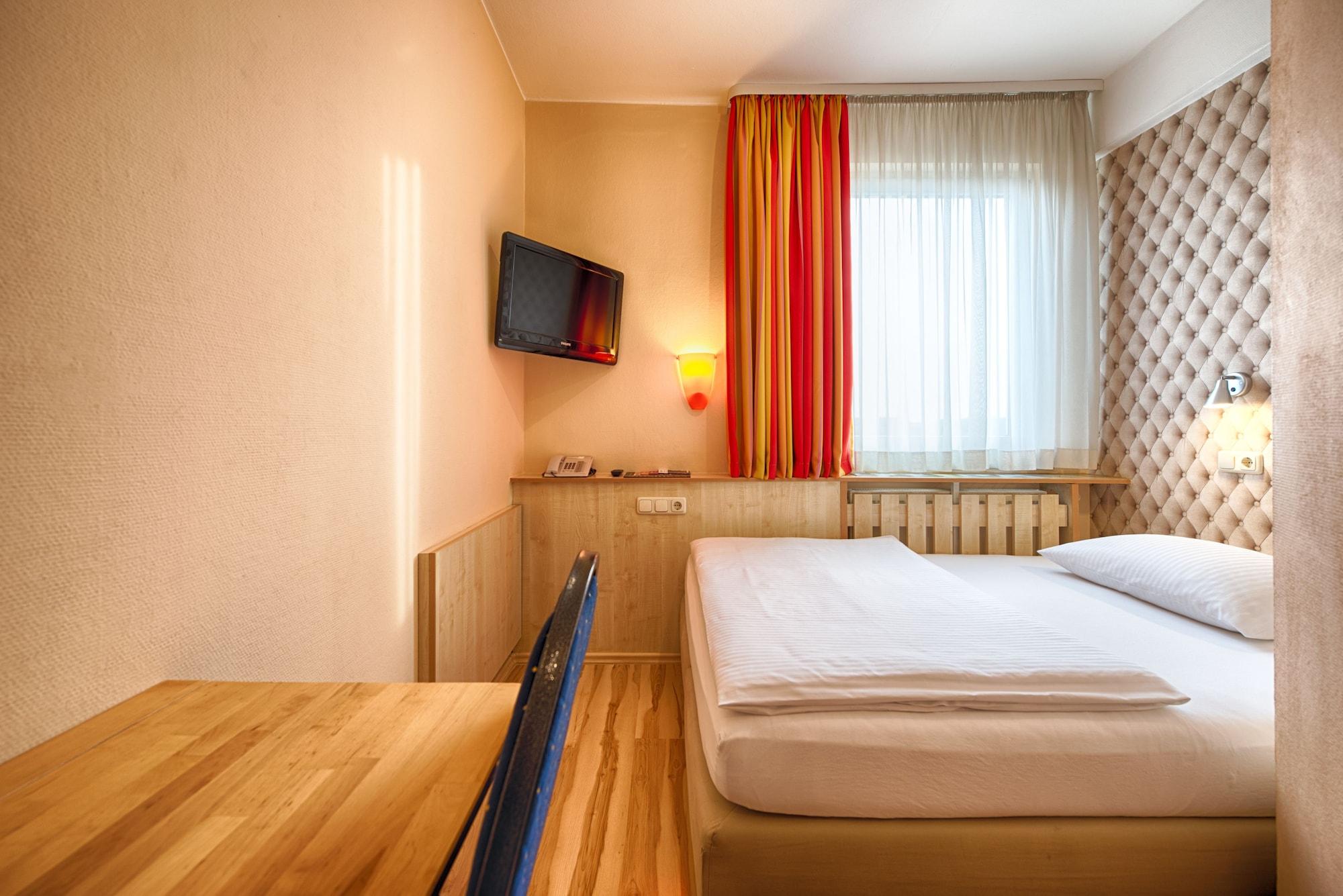 Hotel Enjoy Messe 3*